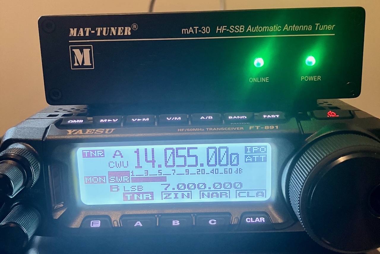 Yaesu FT-891 with a mAT-30 tuner